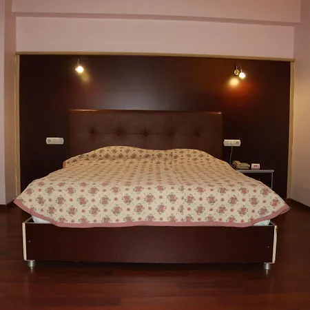 Metropolis 3*